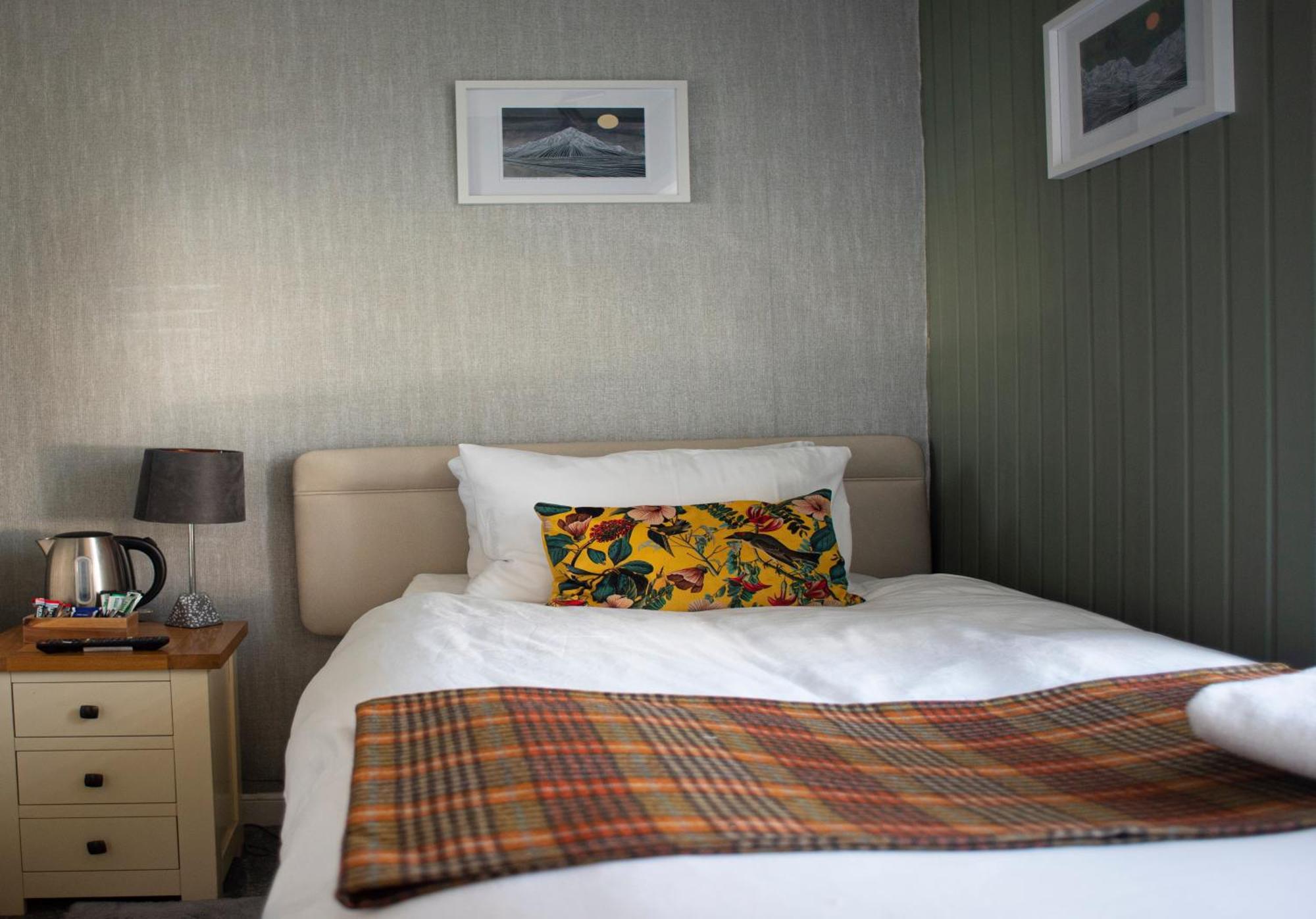 Red Lion, Coorie Inn Earlston ภายนอก รูปภาพ